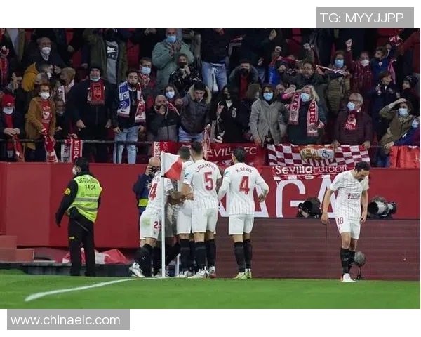 西甲焦点战皇马小胜AC米兰红牌事件引发全场热议与争议