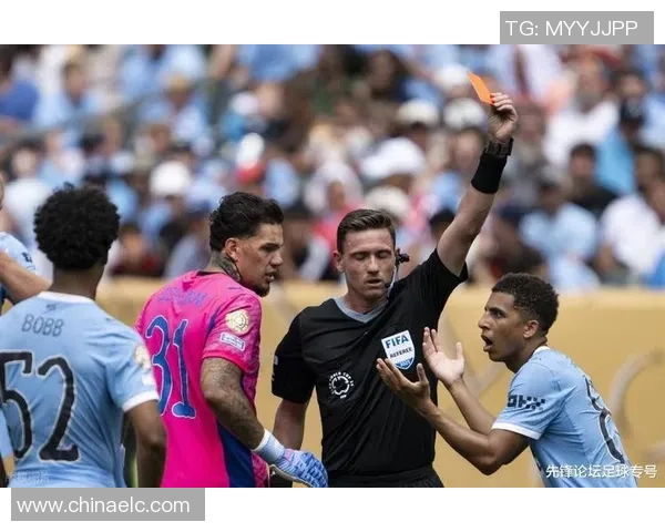 英超激战巴黎圣日耳曼险胜曼城神扑引争议判罚全场沸腾